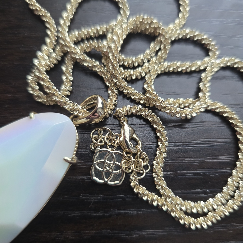 Kendra Scott Iridescent Sandra - Picture 3 of 4